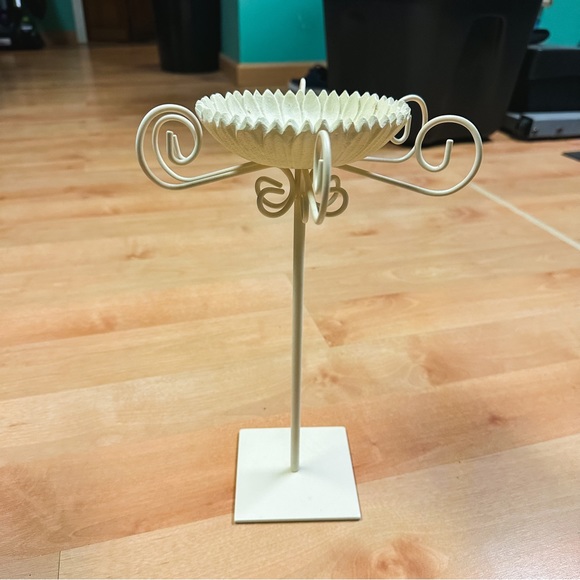 Home | Beige Standup Sunflower Jewelry Necklace Bracelet Organizer - Picture 2 of 5